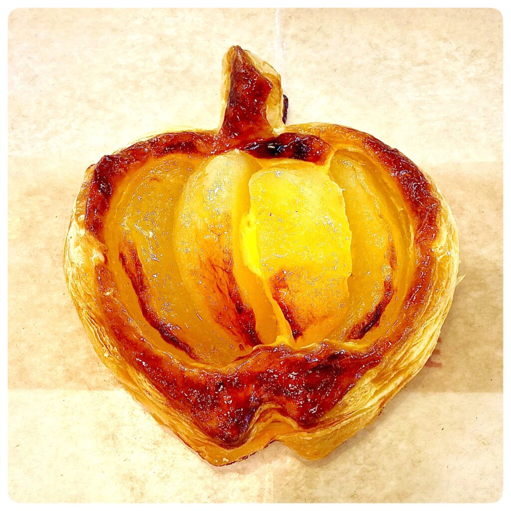 りんご型のアップルパイ