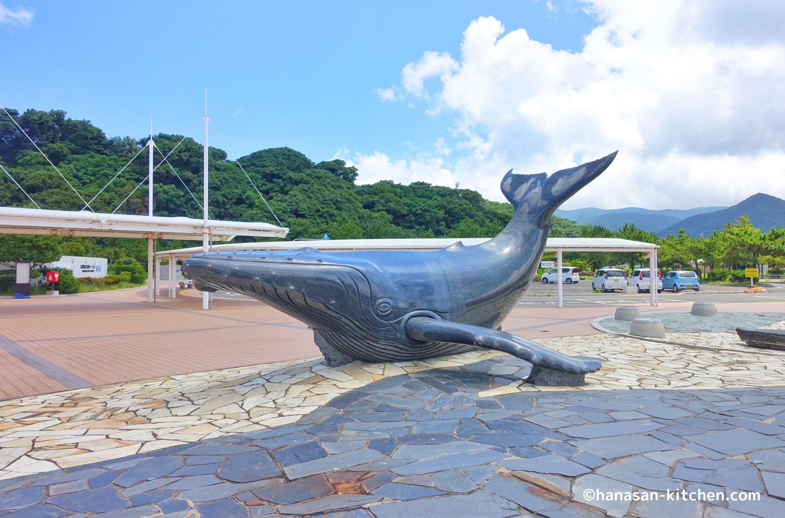 鯨賓館ミュージアムのクジラのモニュメント