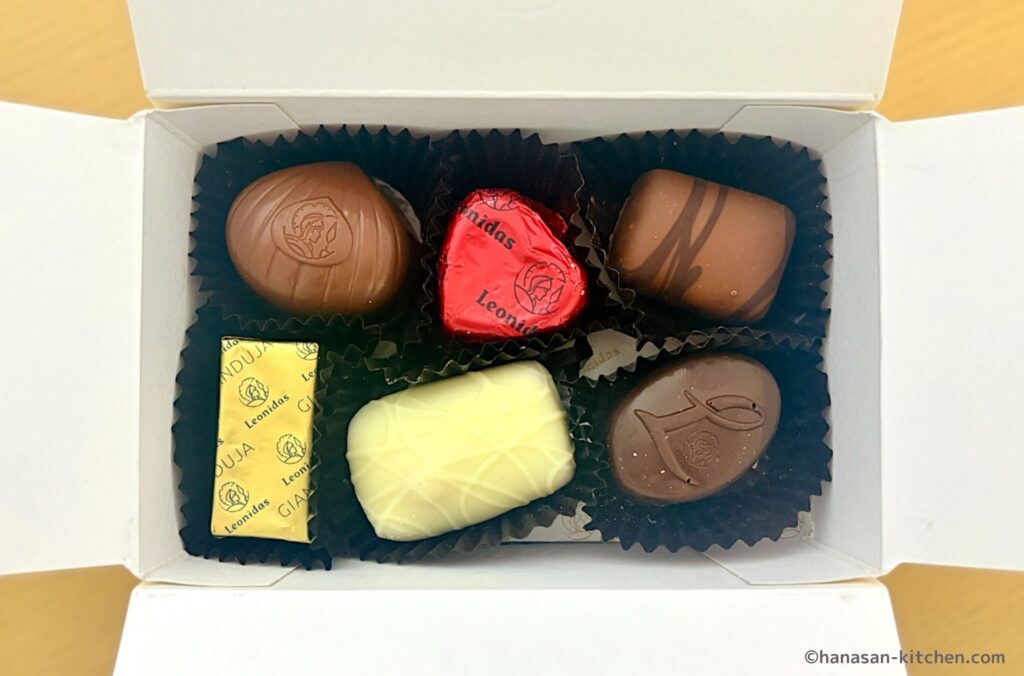 Leonidasのバロタンアソート12個入のチョコレート(上段)