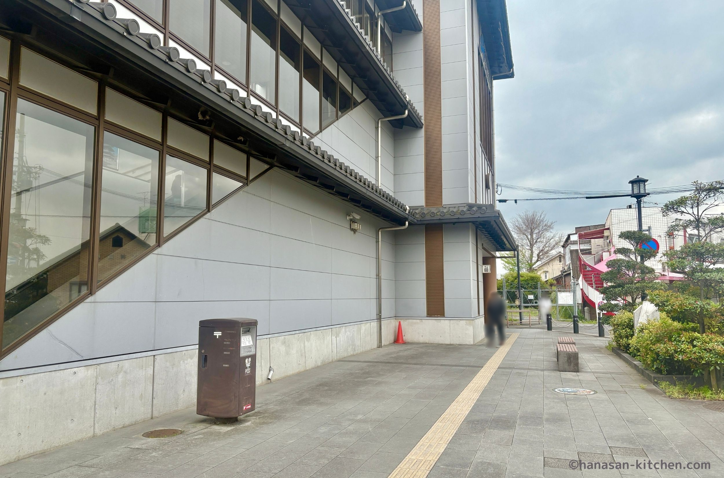 JR法隆寺駅北口広場とポケふた