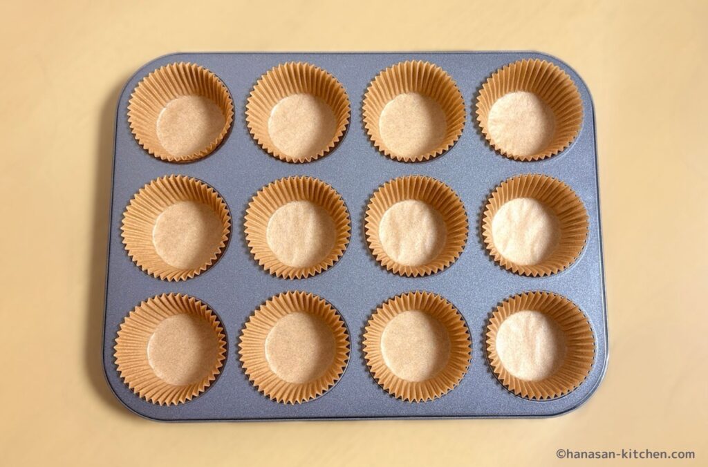 マフィンの型とカップ