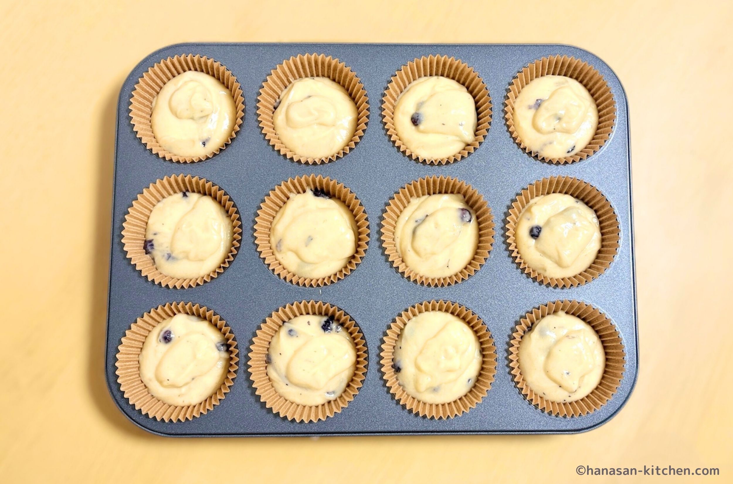 型に生地を入れる