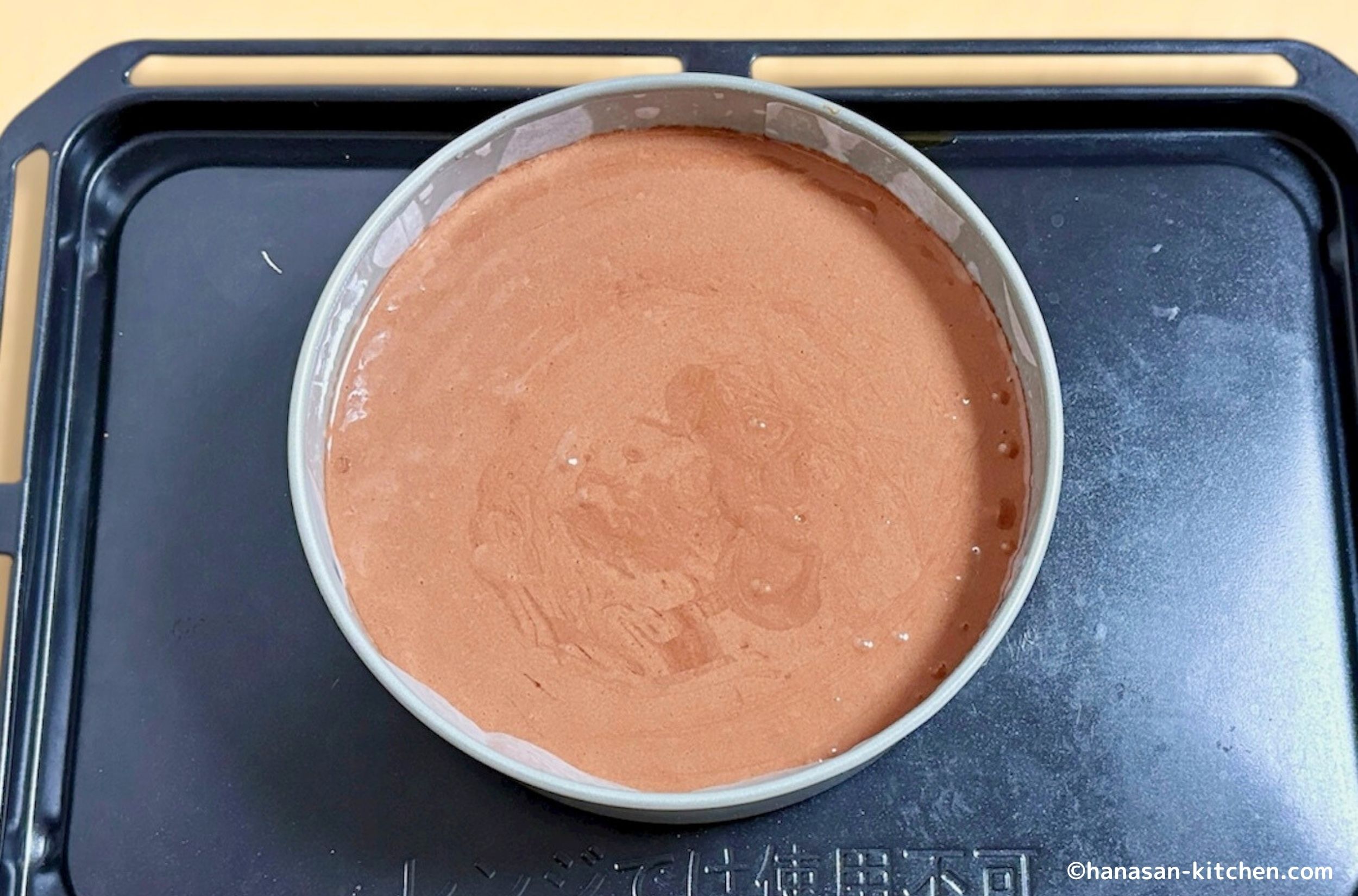 型に生地を入れる