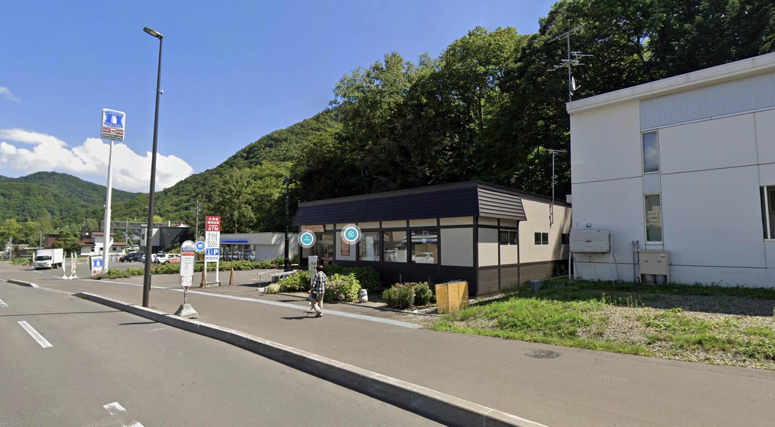 定山渓の観光案内所前の様子