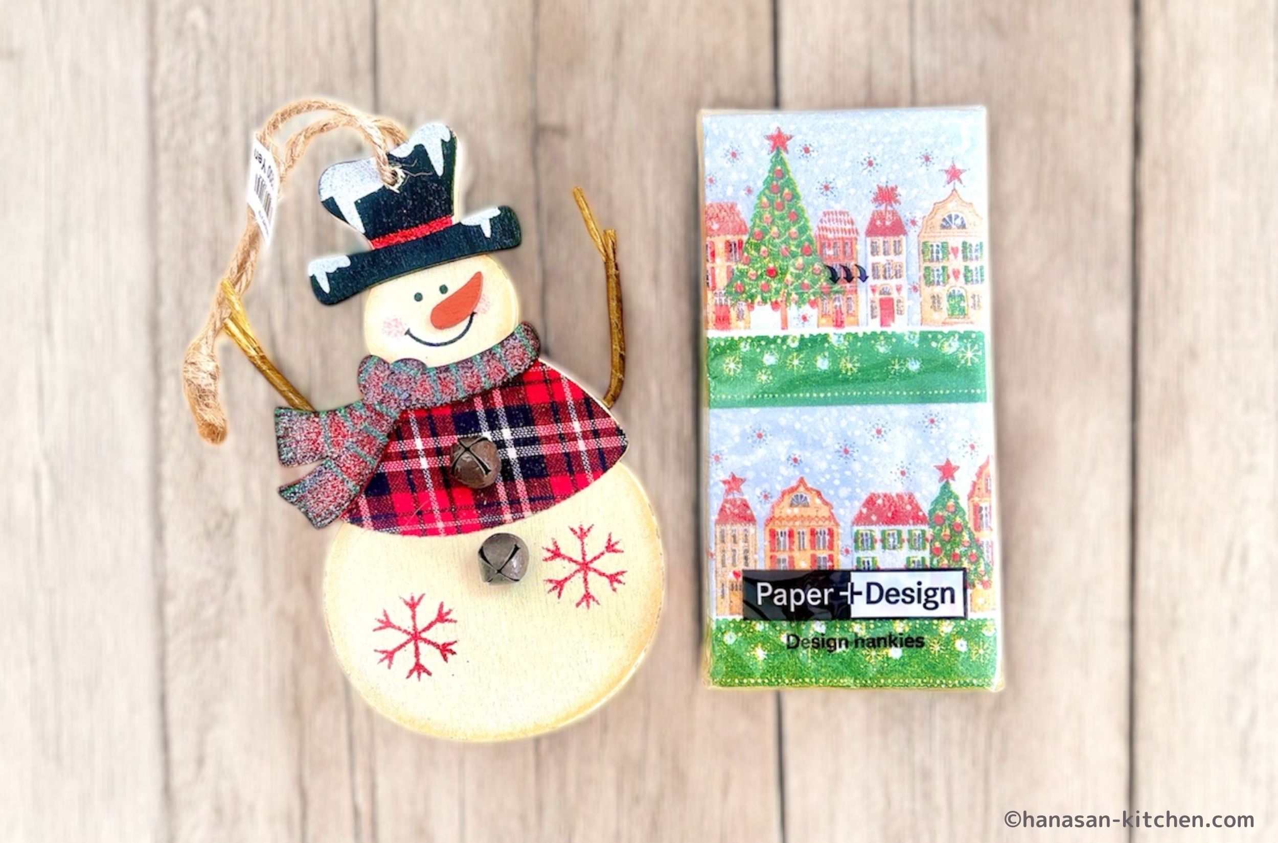 ケーテ・ウォルファルトで購入した雪だるまのオーナメントとペーパーナプキン