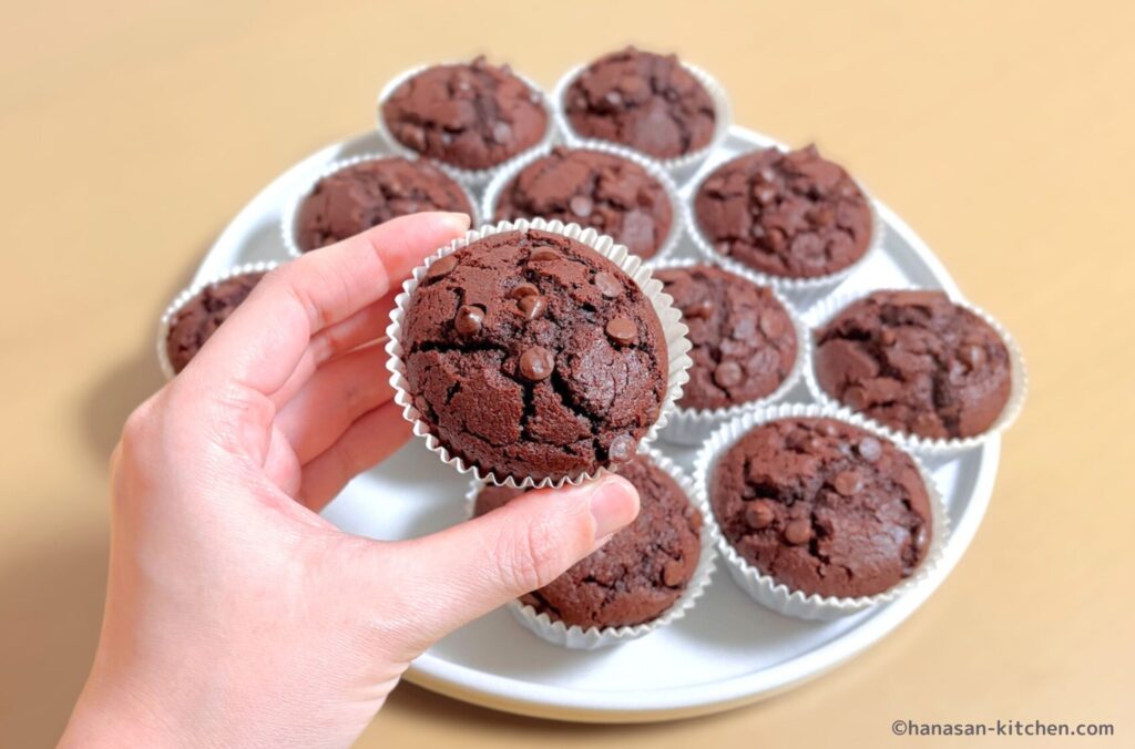 完成したチョコチップマフィン