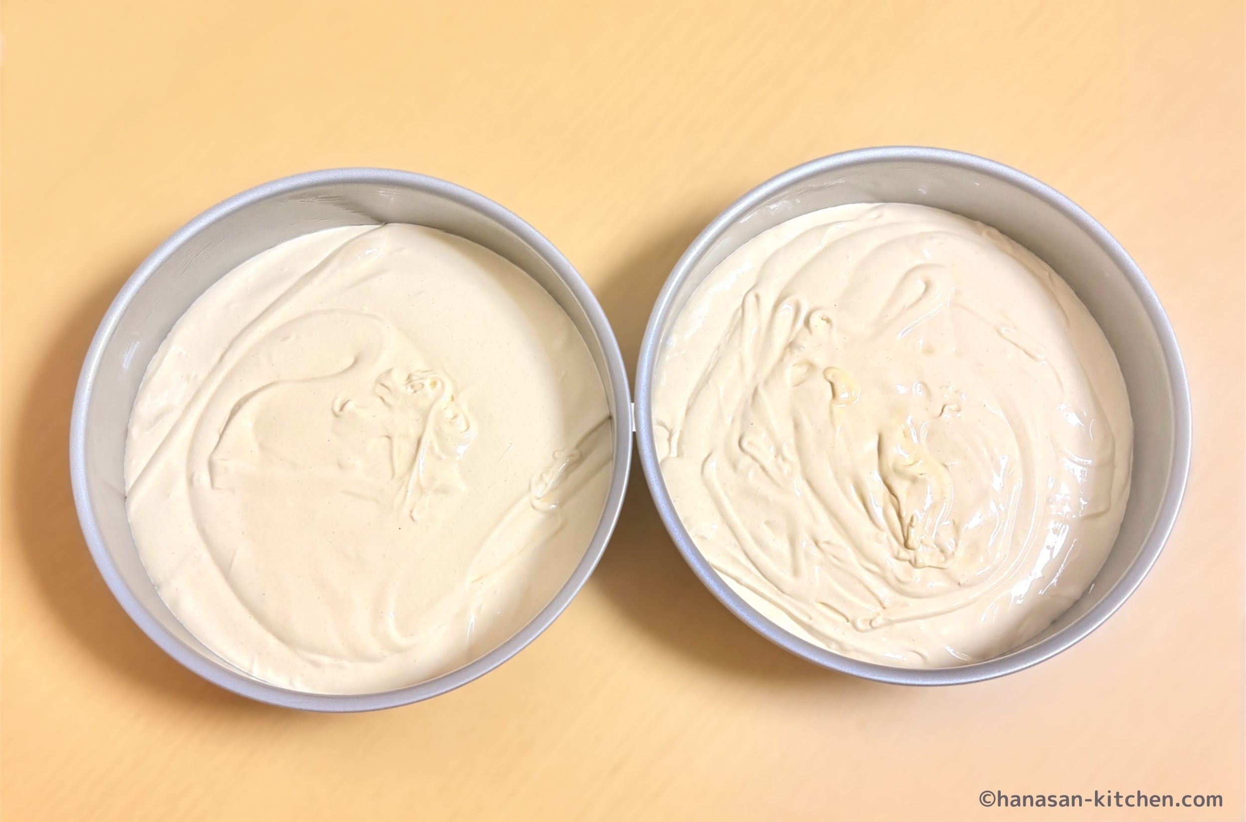 型に生地を入れる