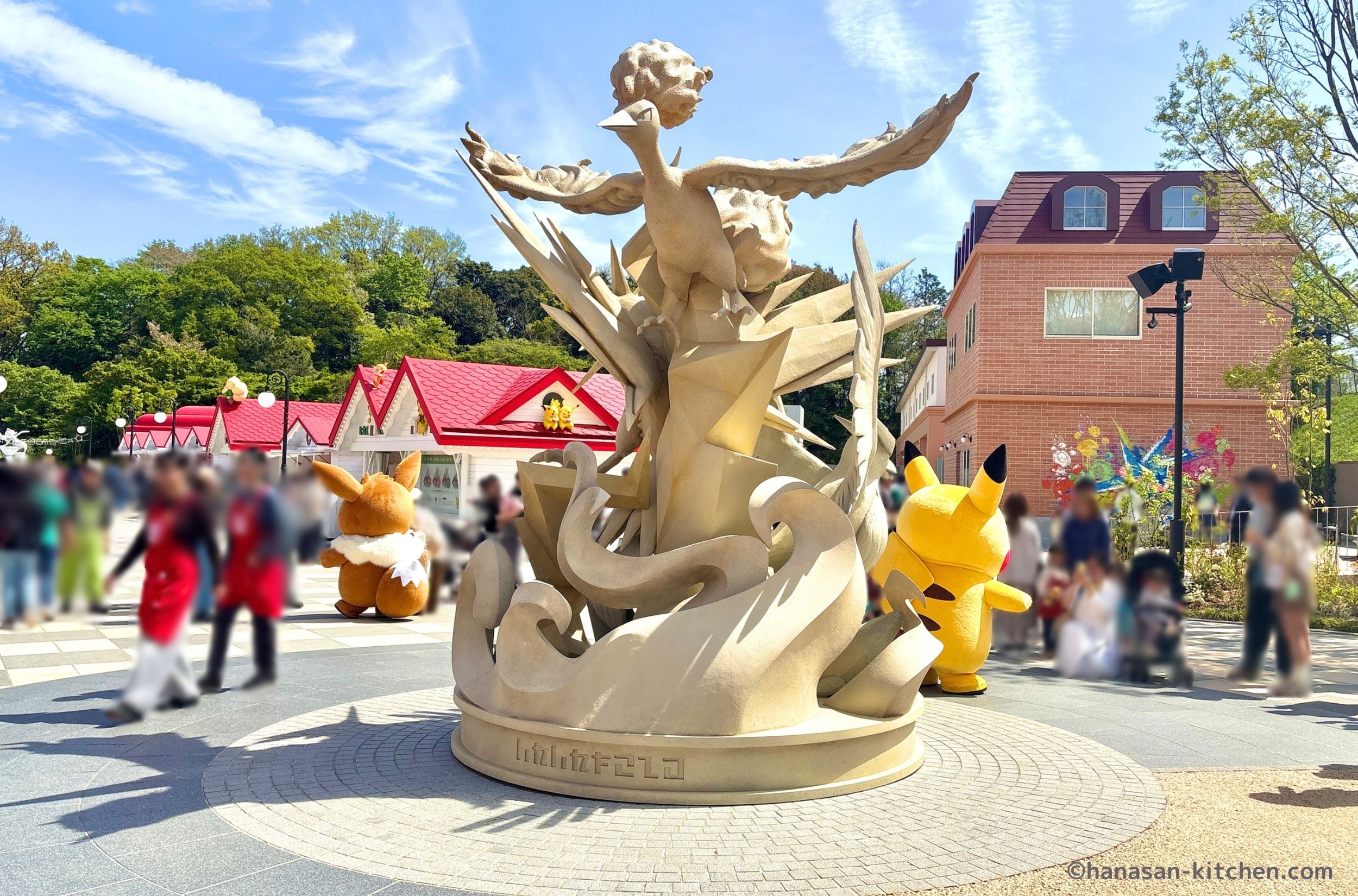 フリーザー、サンダー、ファイヤーの像