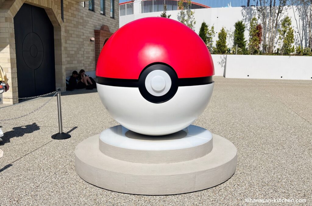 エントランスのモンスターボール