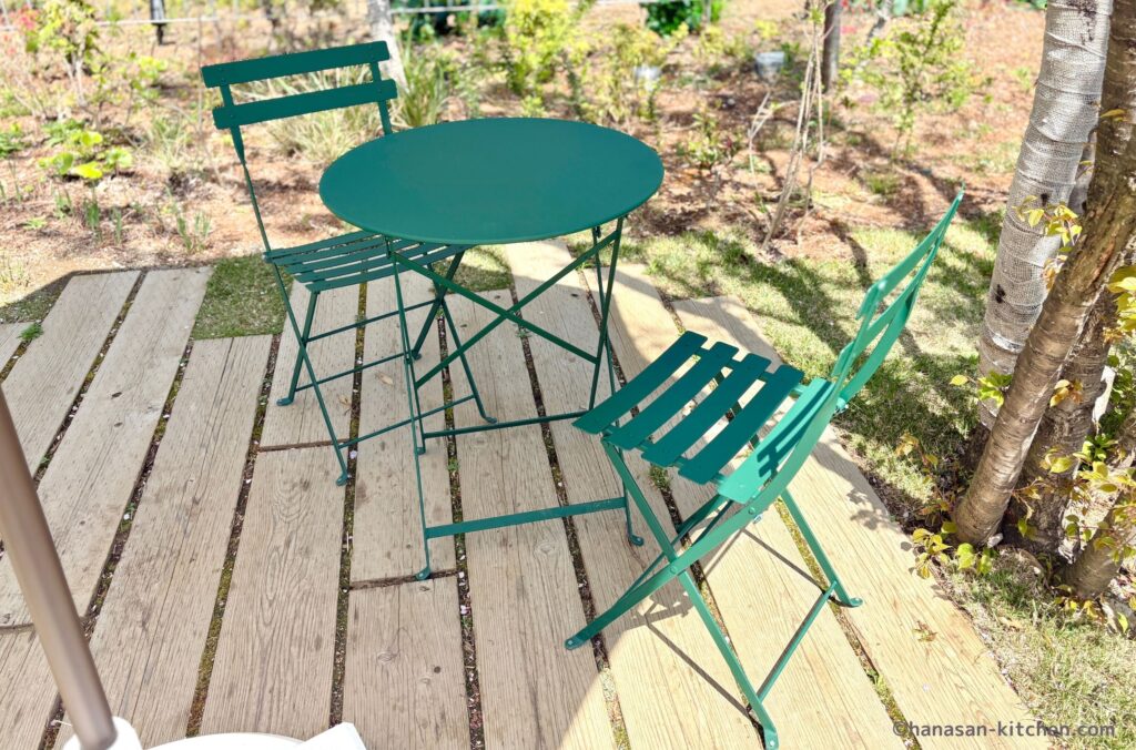 テーブルと椅子