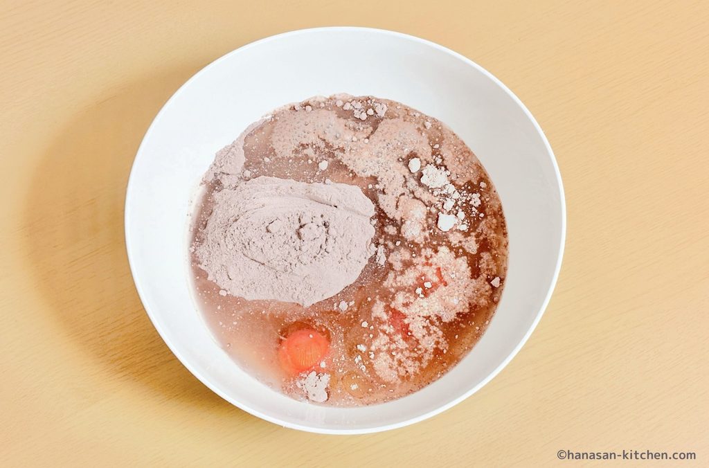 ボウルに材料を入れた様子